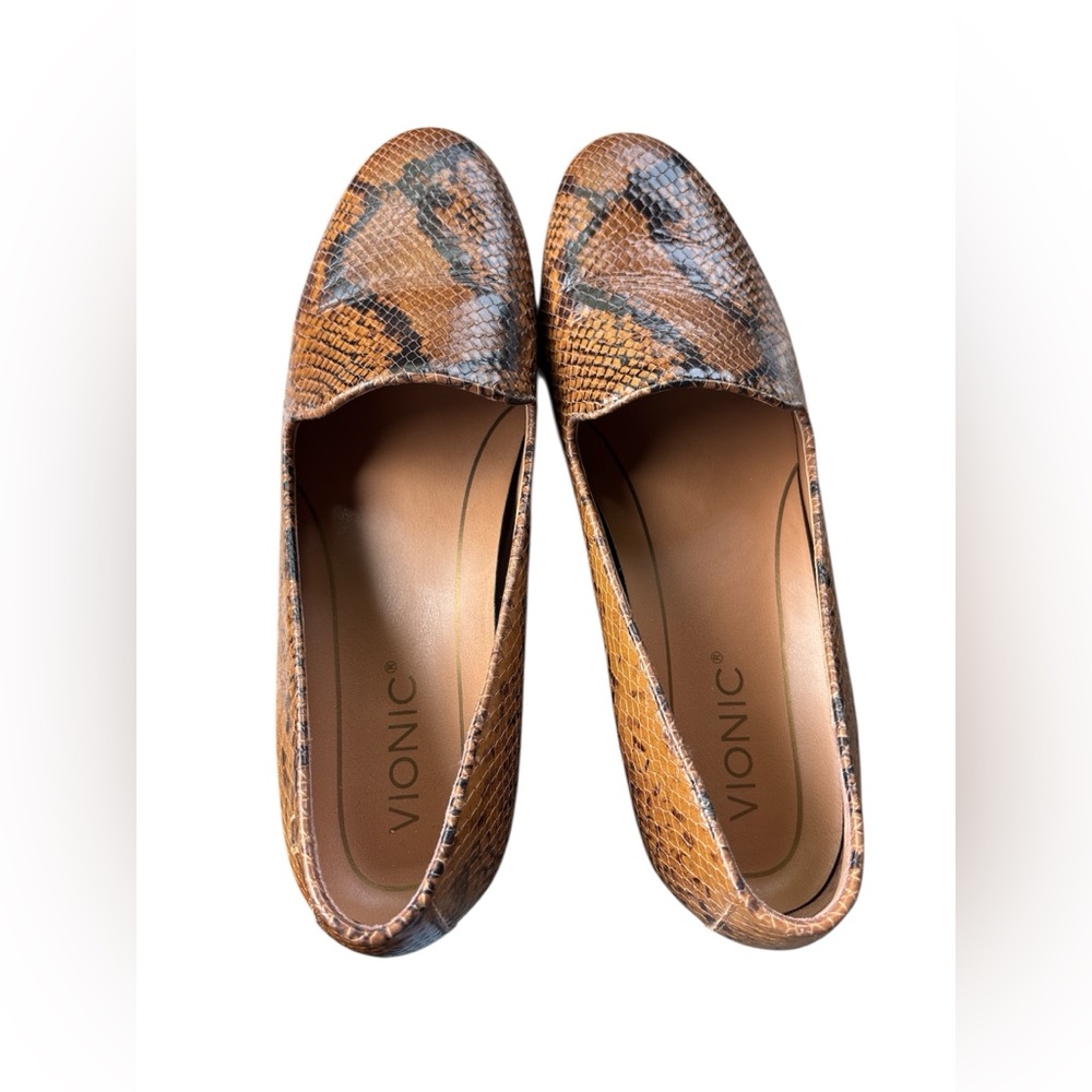 Vionic North Willa Boa Snake print Flats Size 8 Reptile Loafers career Staple